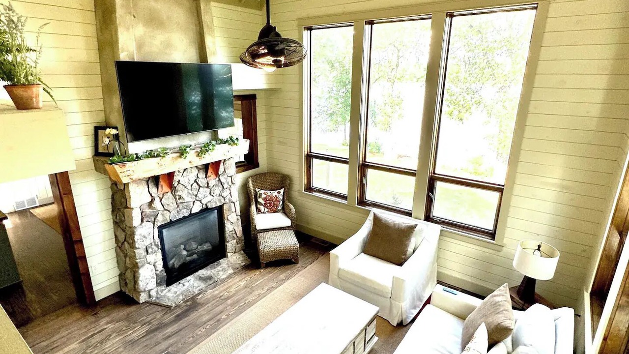 Photo of Livingroom in Detroit Lakes