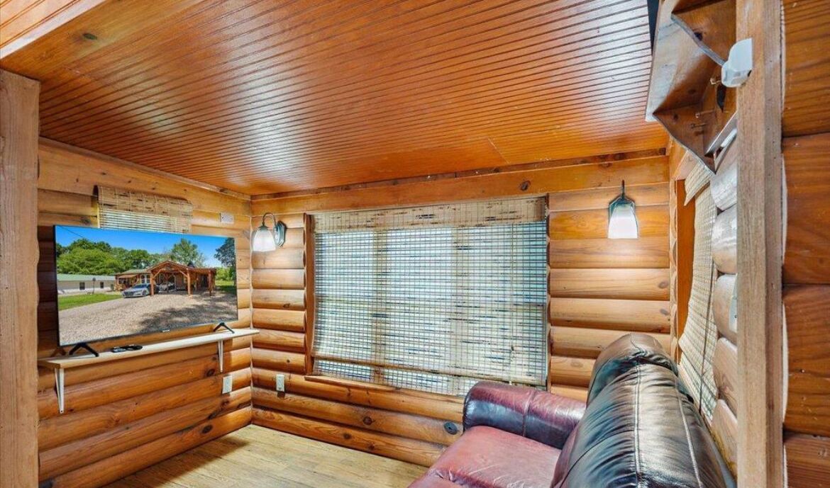 Photo of Livingroom in Denham Springs