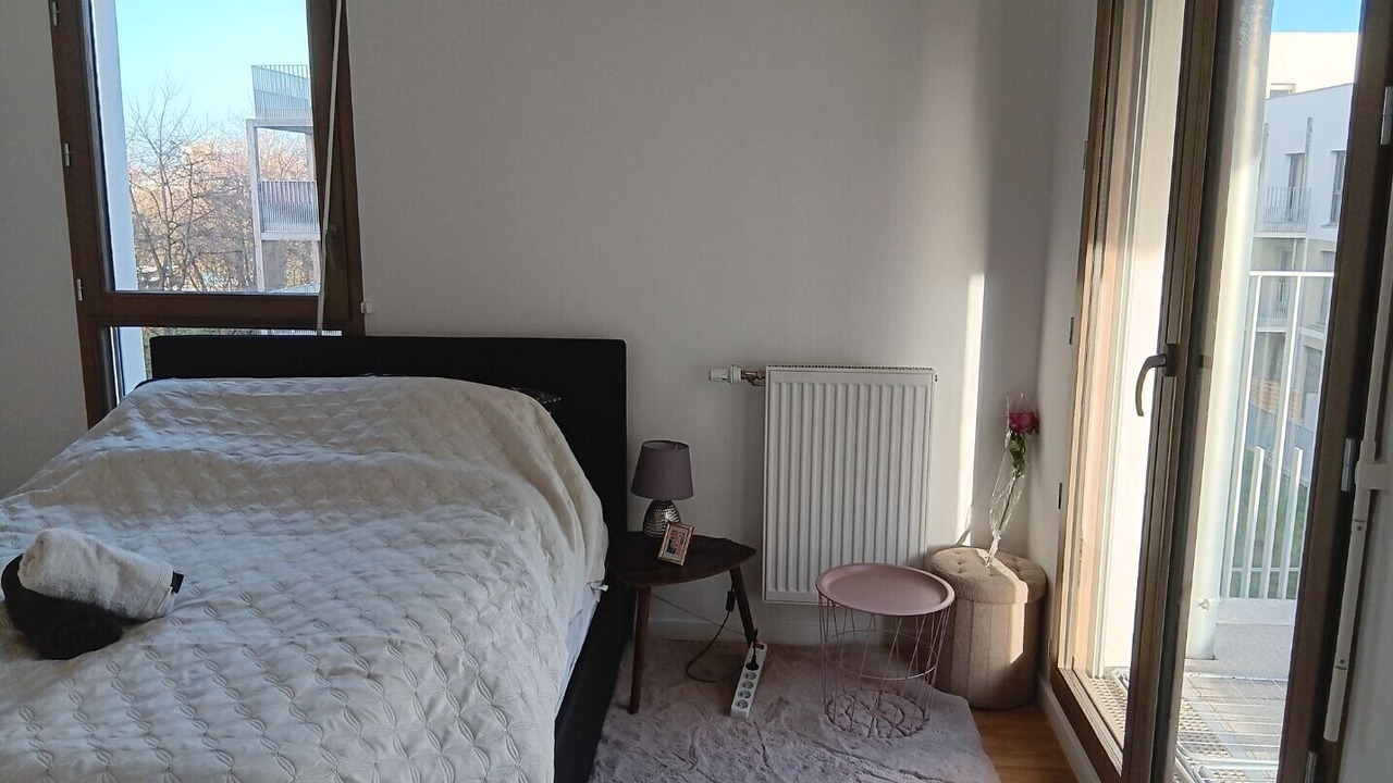 Photo of Bedroom in Stains
