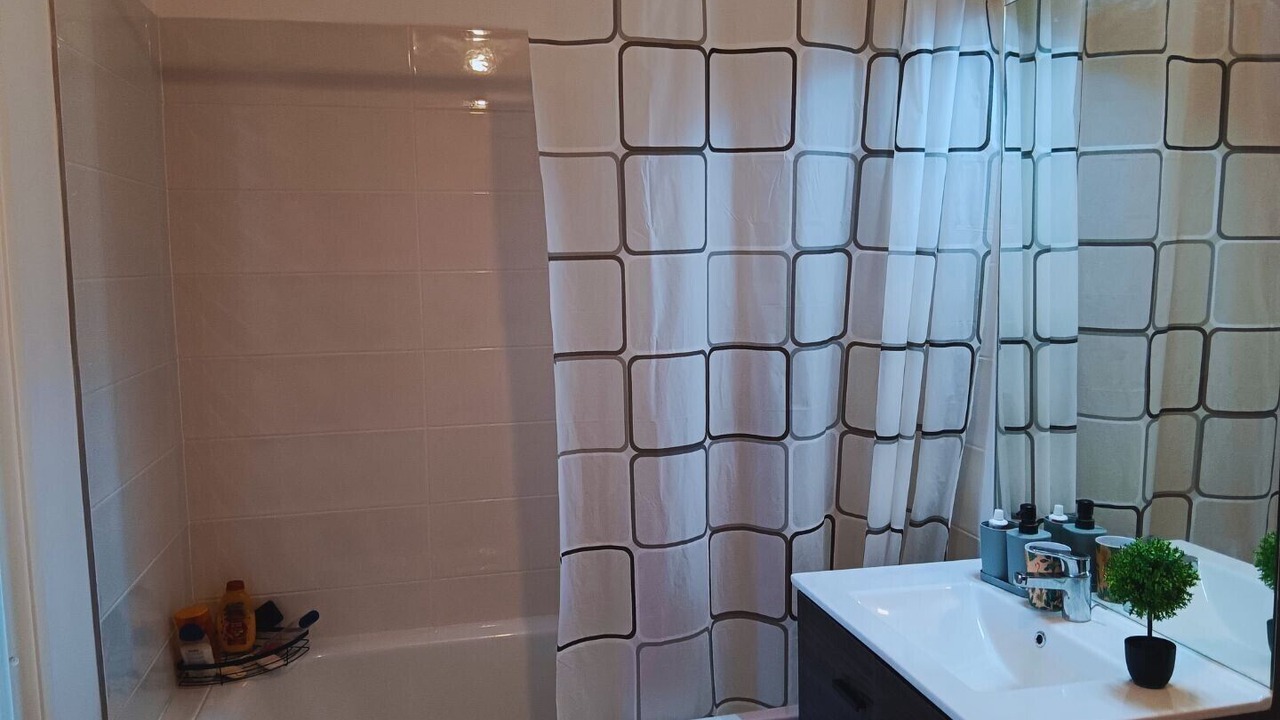Photo of Bathroom in Stains