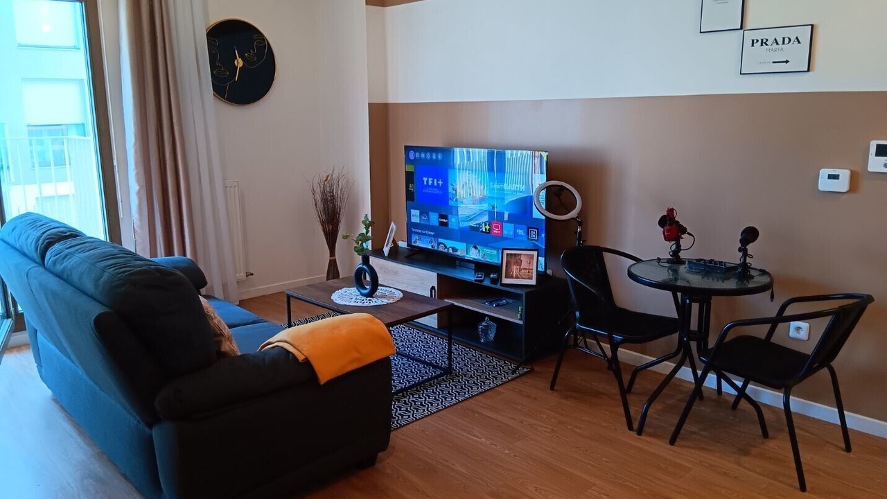 Photo of Livingroom in Stains