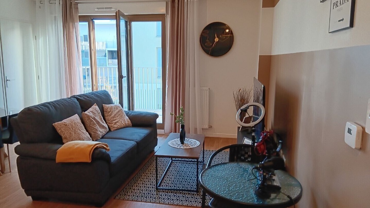 Photo of Livingroom in Stains