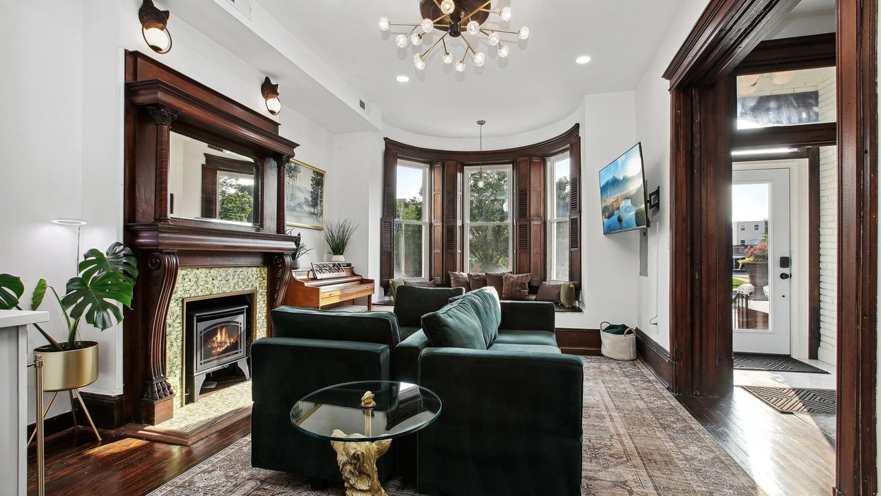 Photo of Livingroom in North Capitol Street