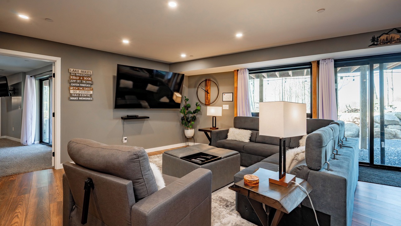 Photo of Livingroom in McHenry