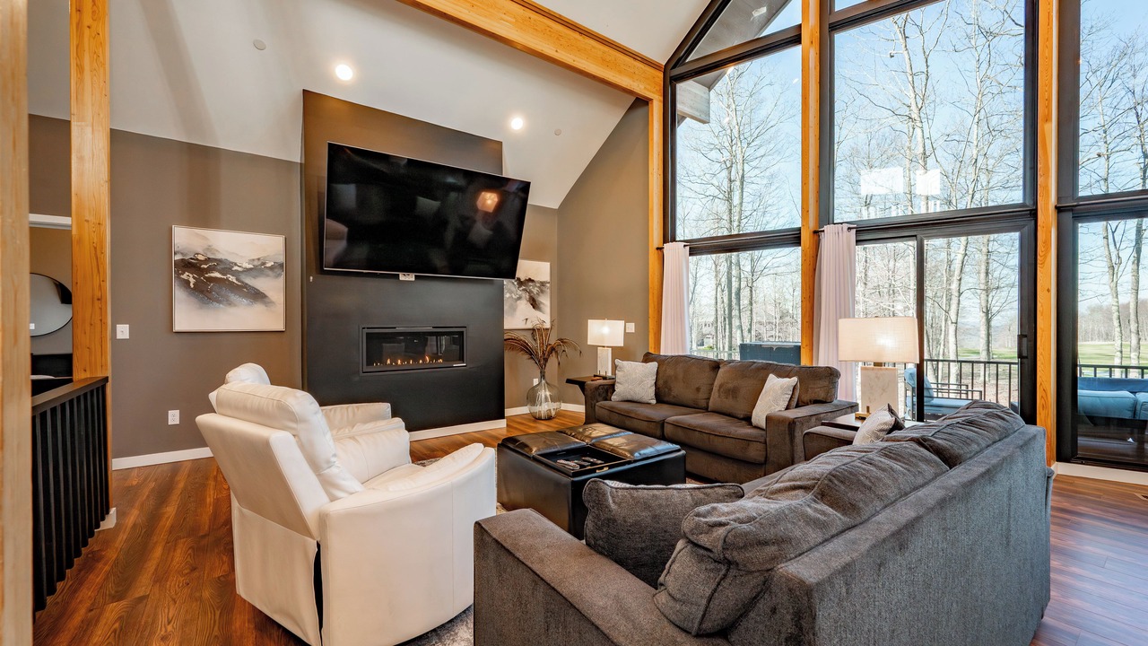 Photo of Livingroom in McHenry