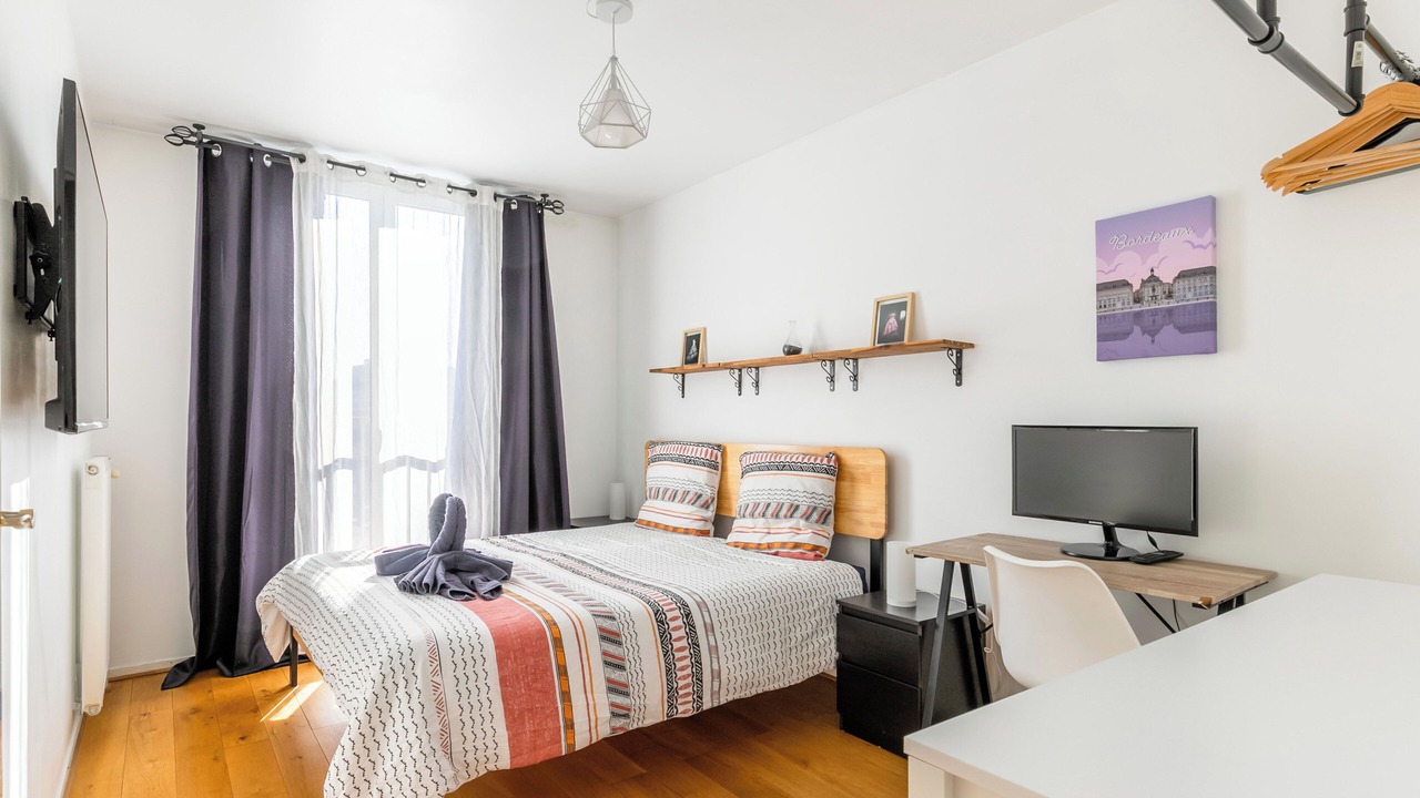 Photo of Bedroom in Saint-Ouen