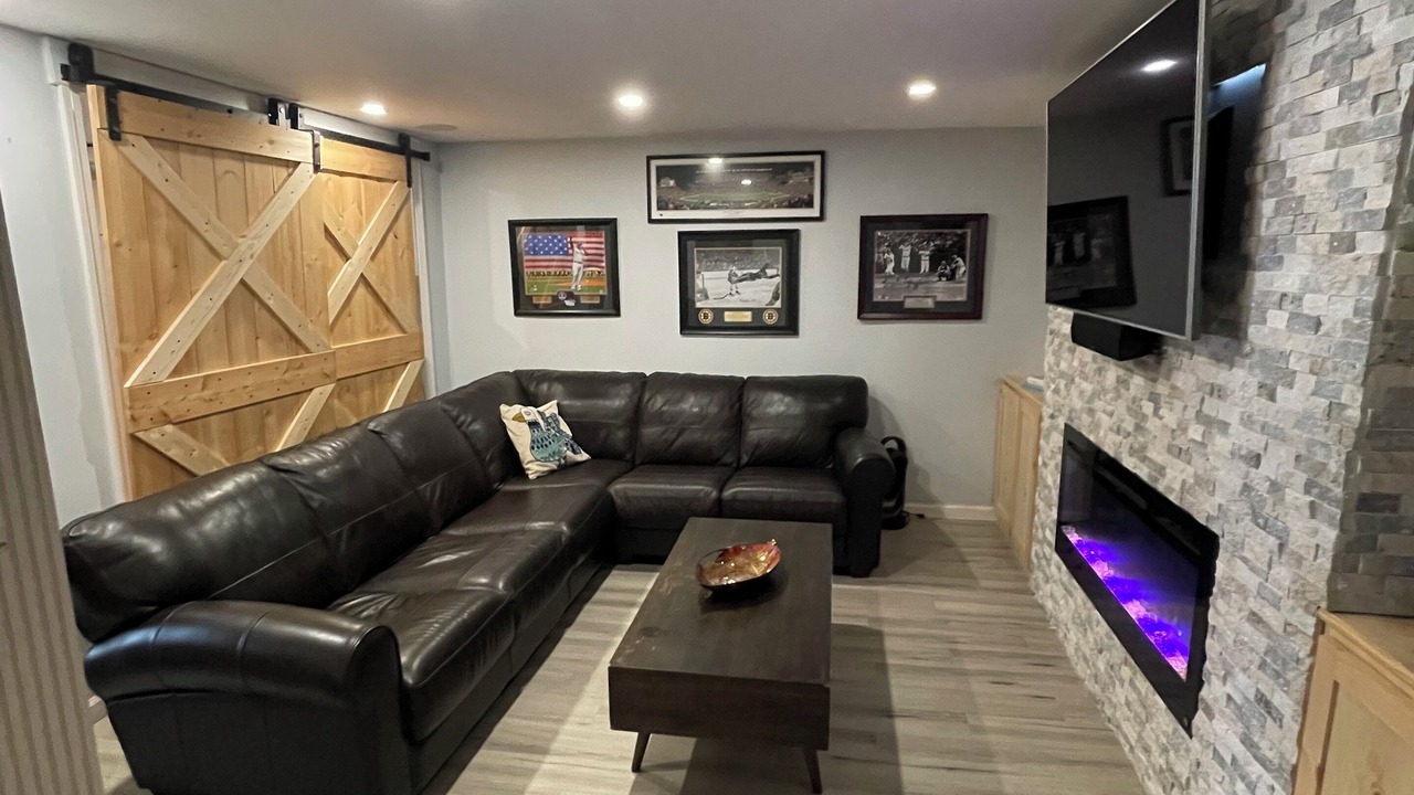 Photo of Livingroom in Neponset - Port Norfolk