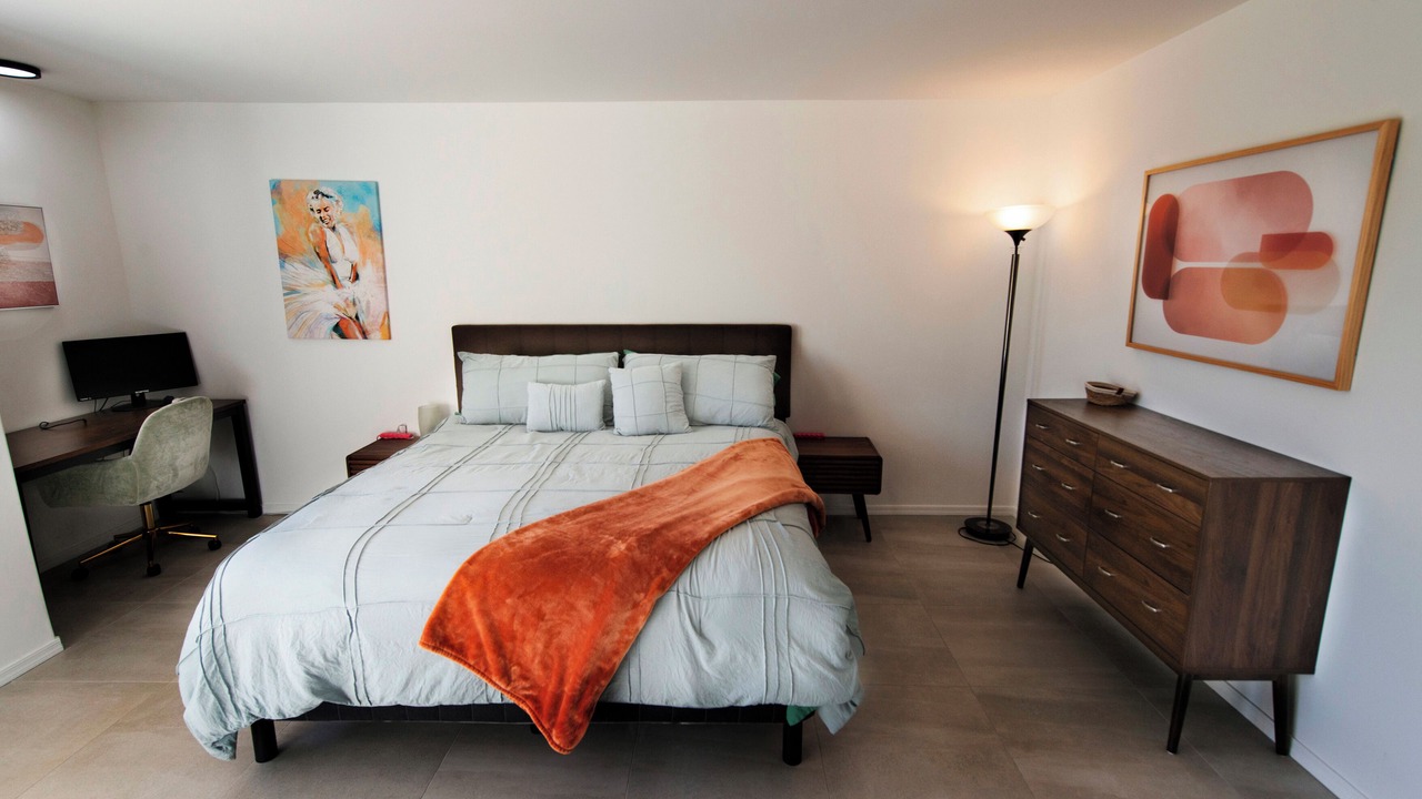Photo of Bedroom in Racquet Club West