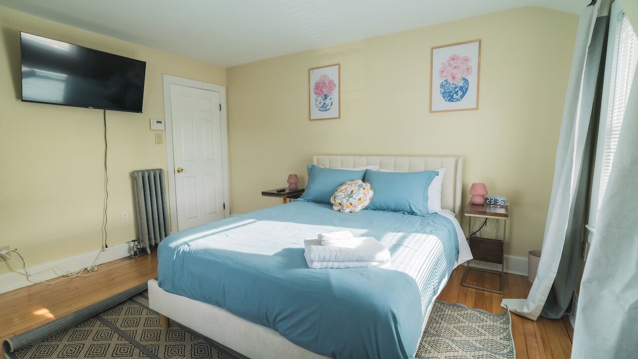 Photo of Bedroom in West Somerville
