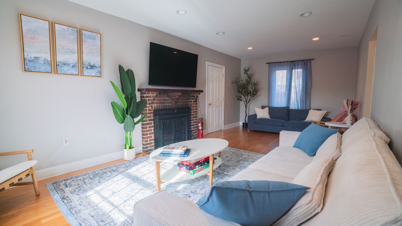 Photo of Livingroom in West Somerville