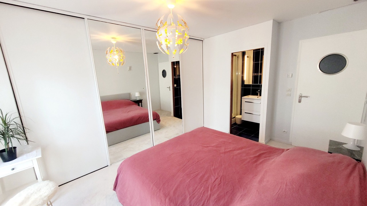 Photo of Bedroom in Bois-Colombes