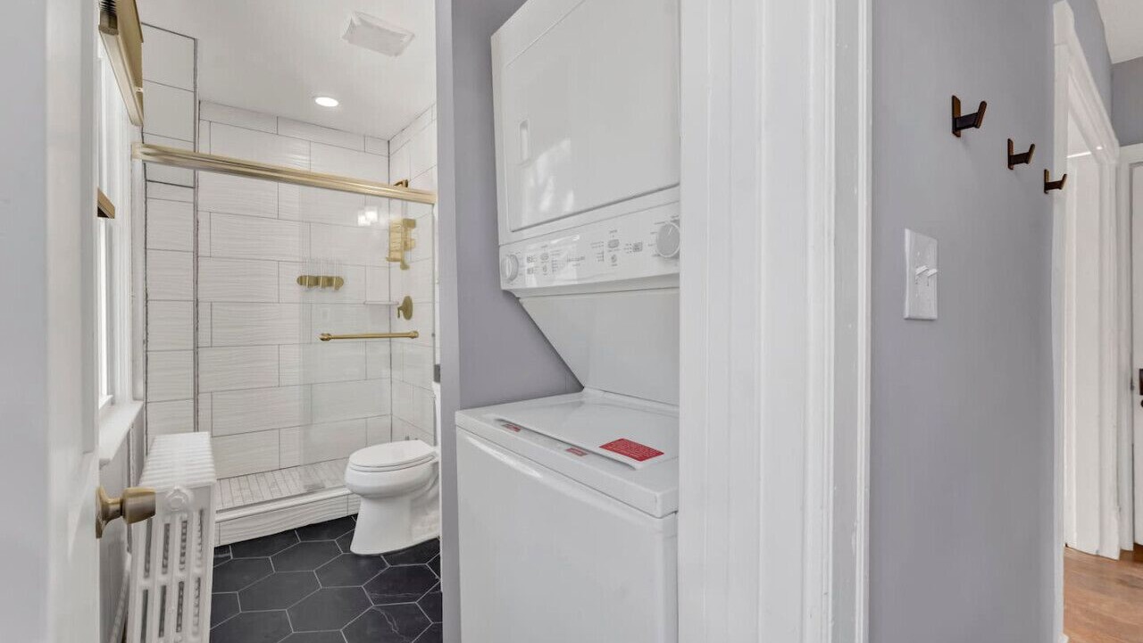 Photo of Bathroom in Woodridge