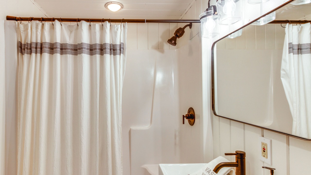 Photo of Bathroom in Lake Shore