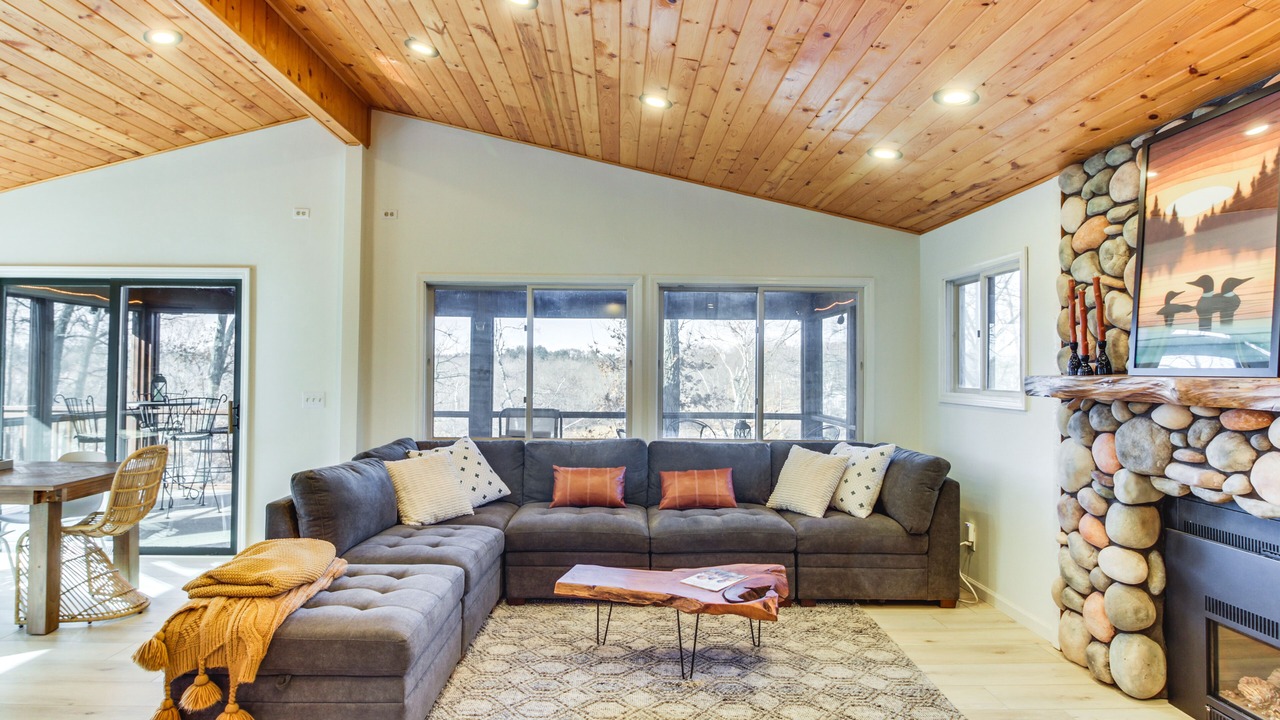 Photo of Livingroom in Lake Shore