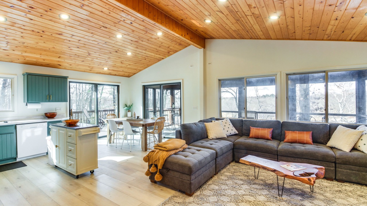 Photo of Livingroom in Lake Shore