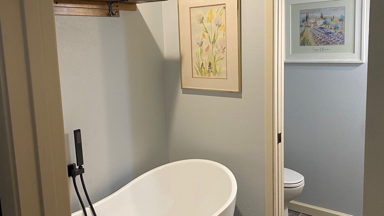 Photo of Bathroom in Meiners Oaks