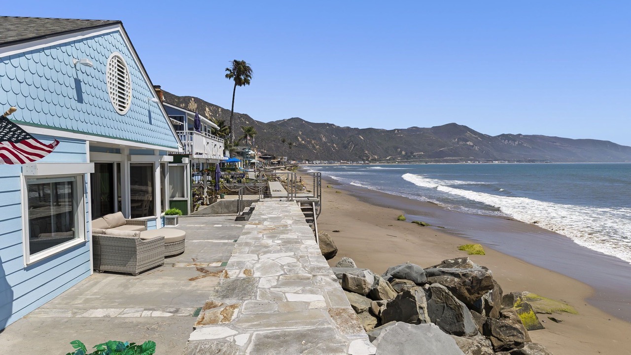 Photo of Others in Faria Beach