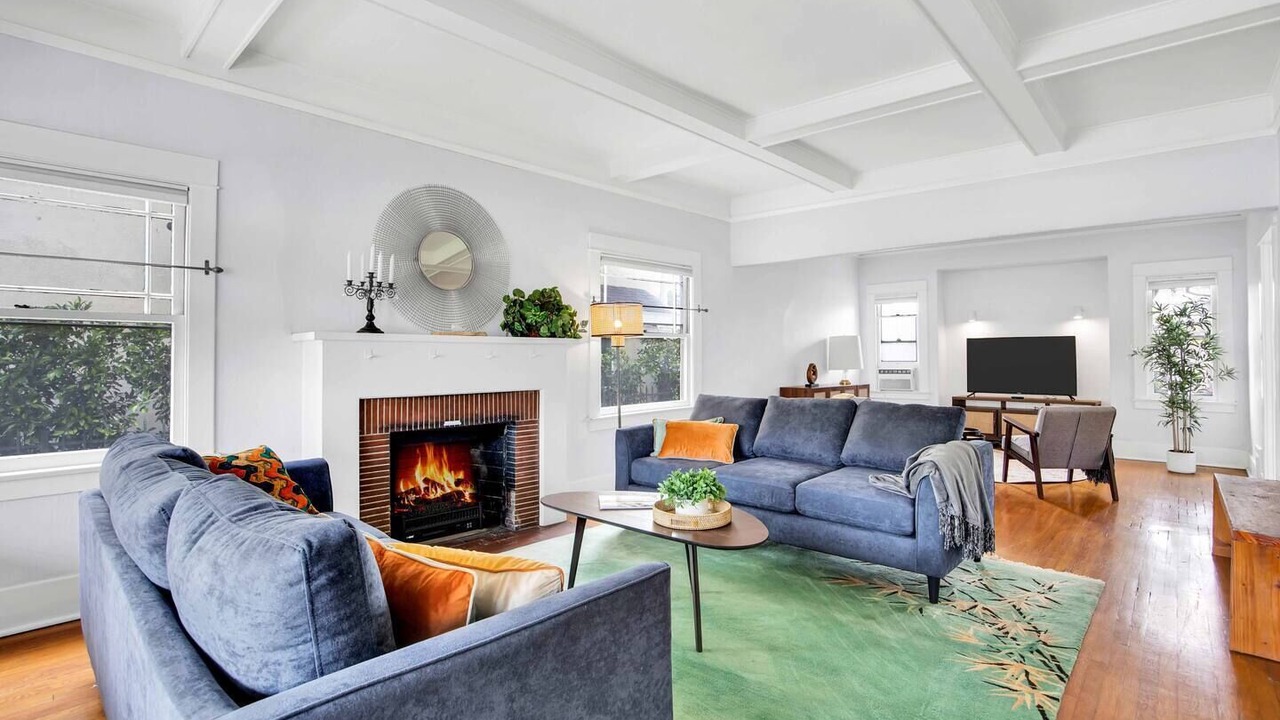 Photo of Livingroom in Wilshire