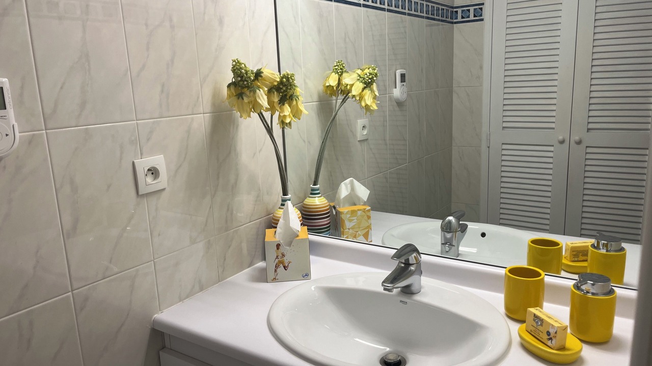 Photo of Bathroom in Saint-Lambert