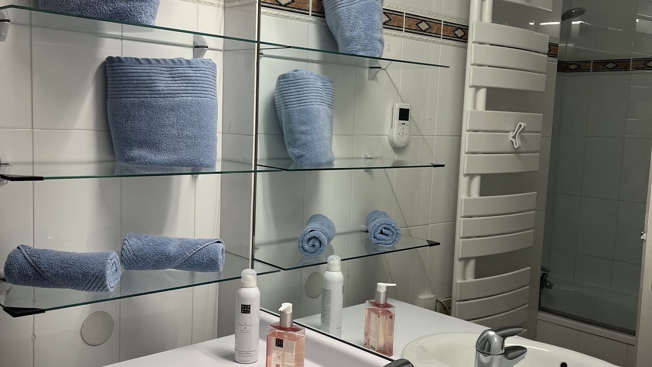 Photo of Bathroom in Saint-Lambert