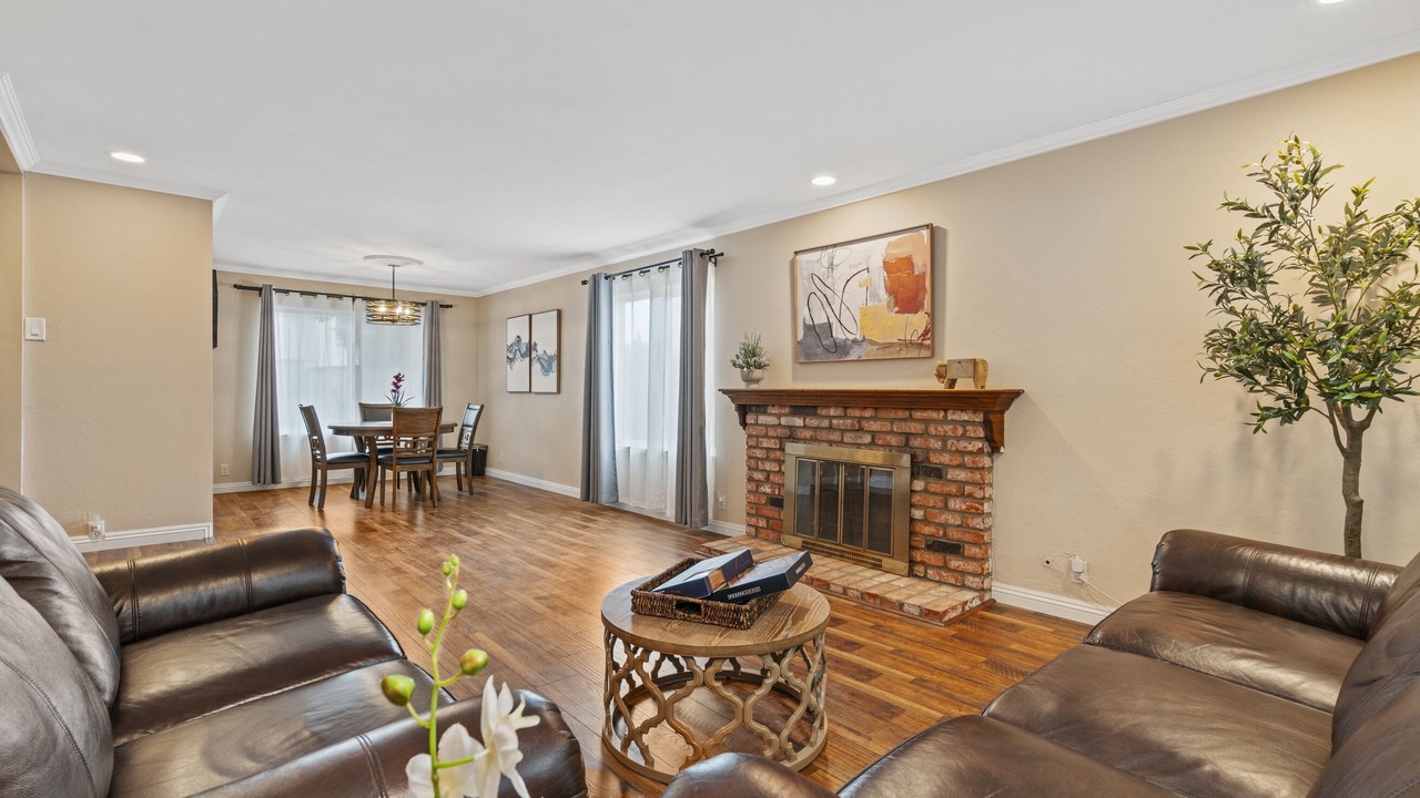 Photo of Livingroom in Walnut