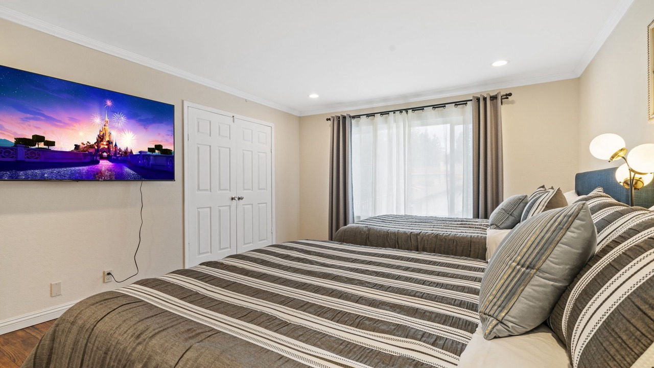 Photo of Bedroom in Walnut
