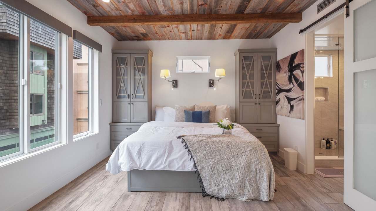 Photo of Bedroom in Seal Beach