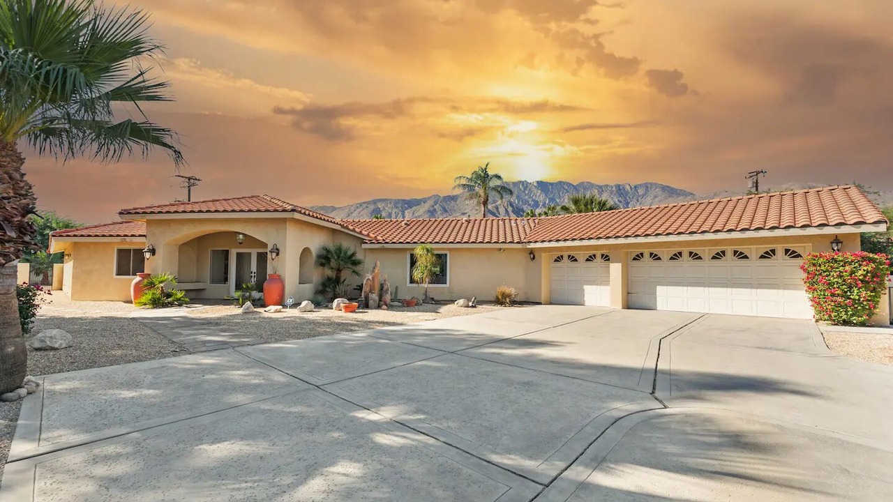 Photo of Outdoor in Racquet Club West
