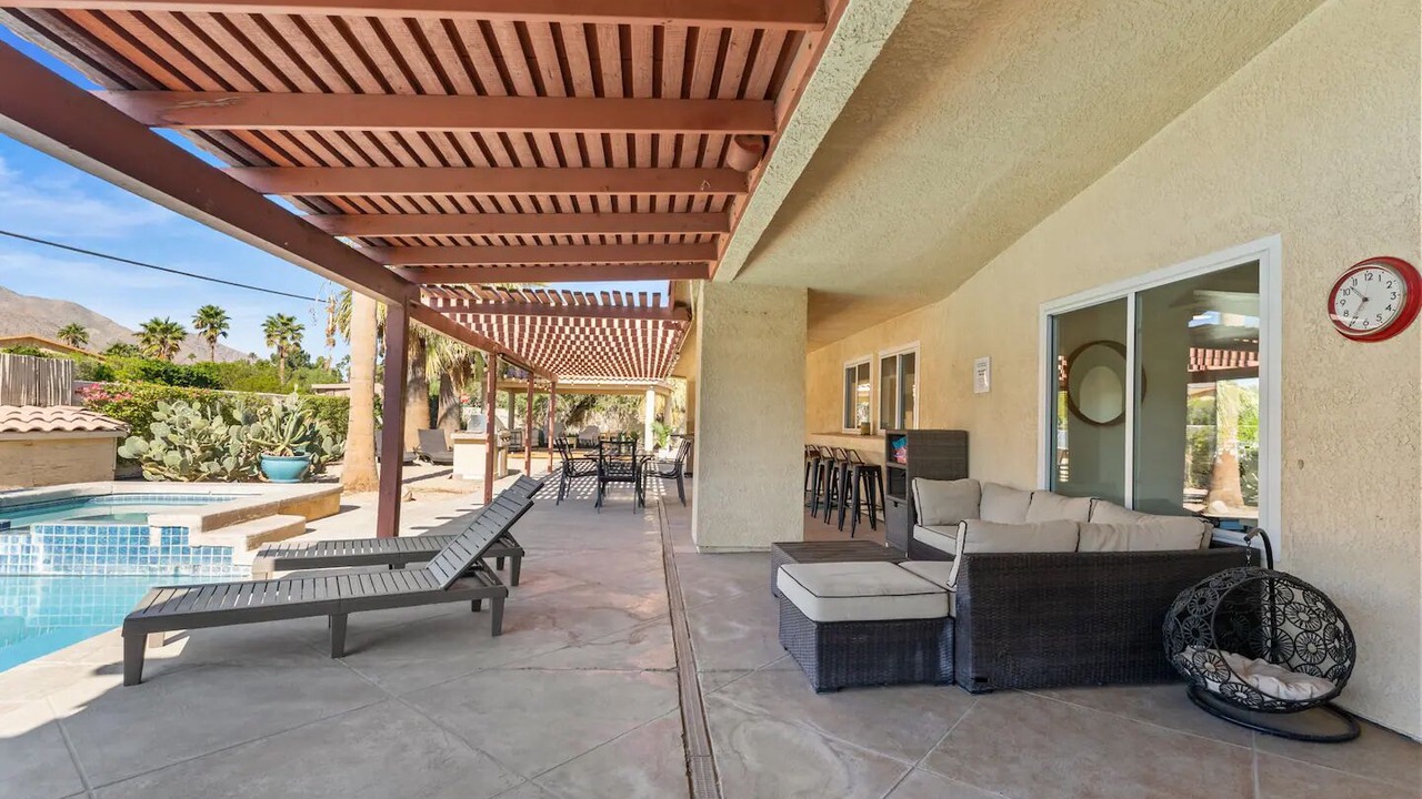 Photo of Outdoor in Racquet Club West