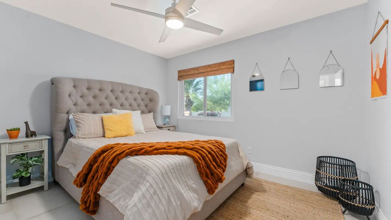 Photo of Bedroom in Racquet Club West