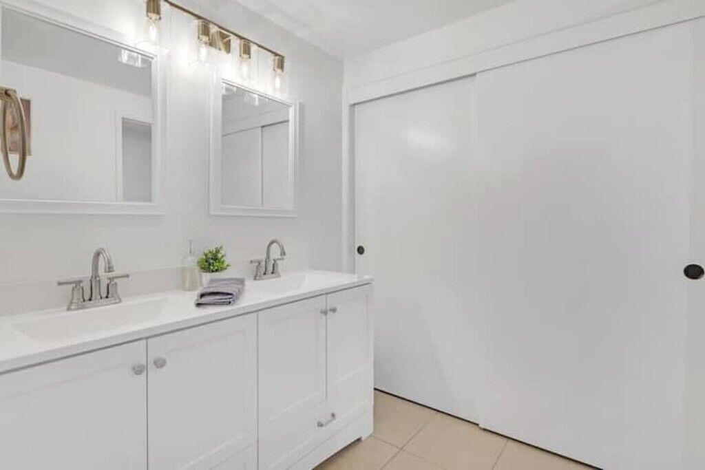 Photo of Bathroom in Thousand Oaks