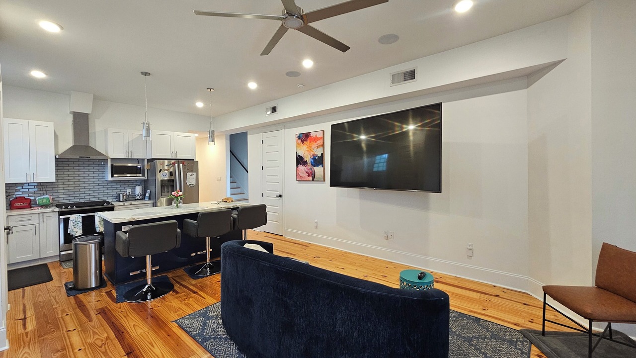 Photo of Livingroom in Seventh Ward