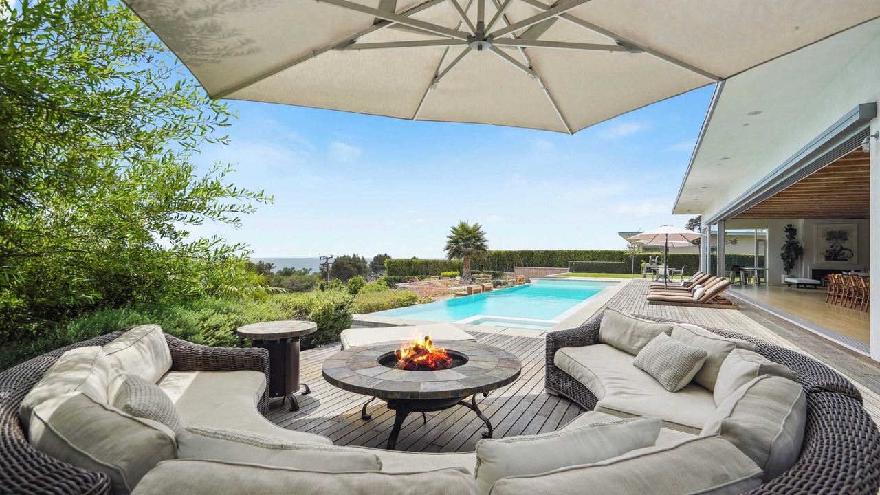 Photo of Livingroom in Central Malibu