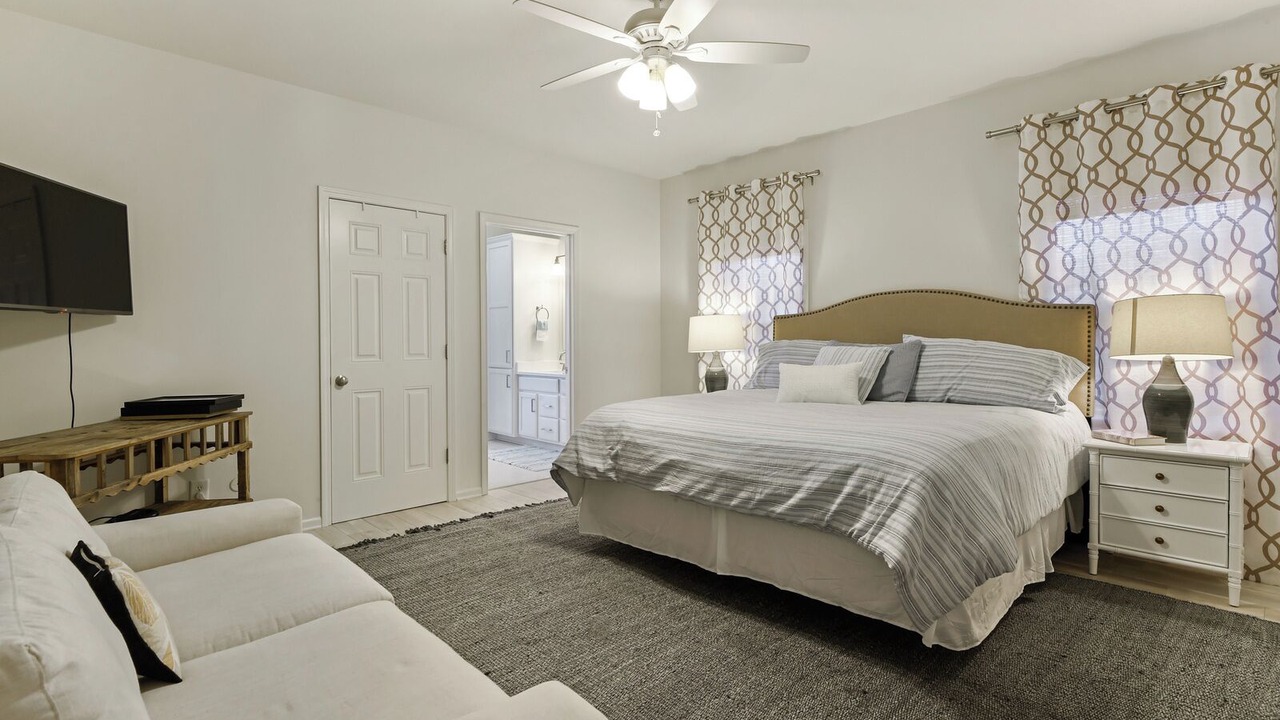 Photo of Bedroom in Henderson Point