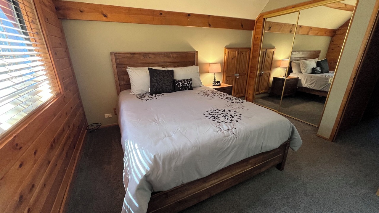 Photo of Bedroom in Pine Mountain Club