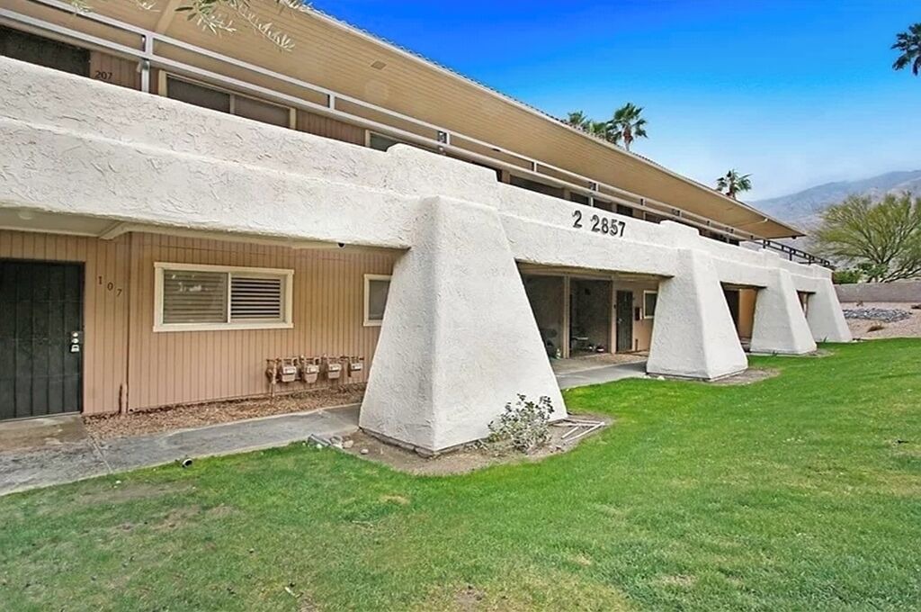 Photo of Outdoor in Racquet Club West