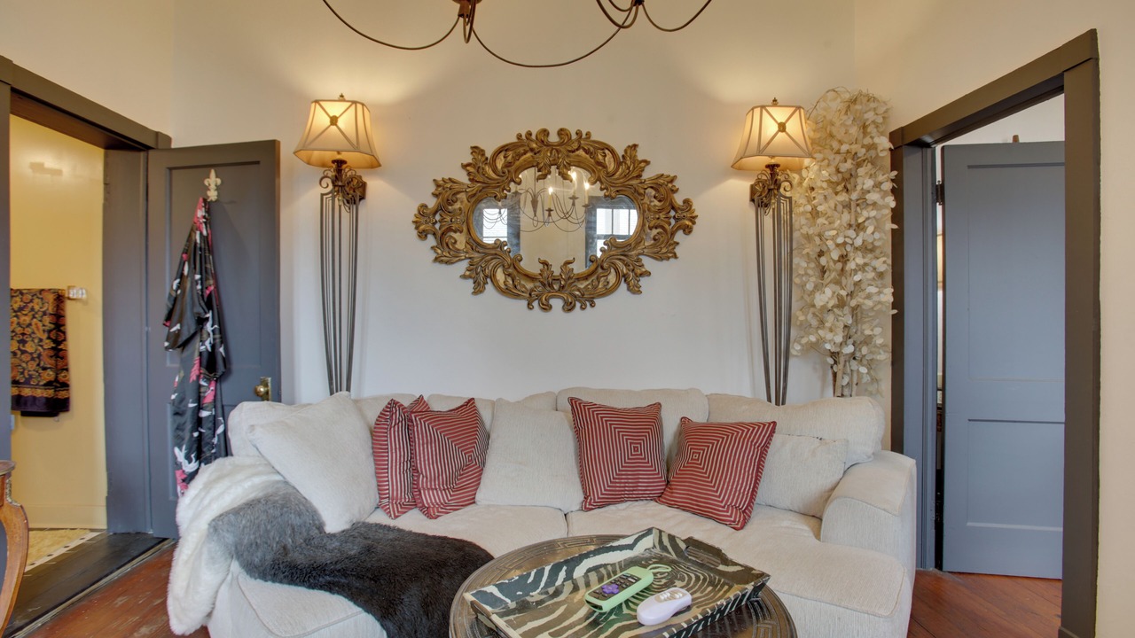 Photo of Livingroom in French Quarter