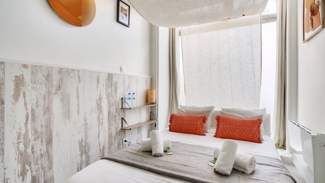 Photo of Bedroom in 15th Arrondissement