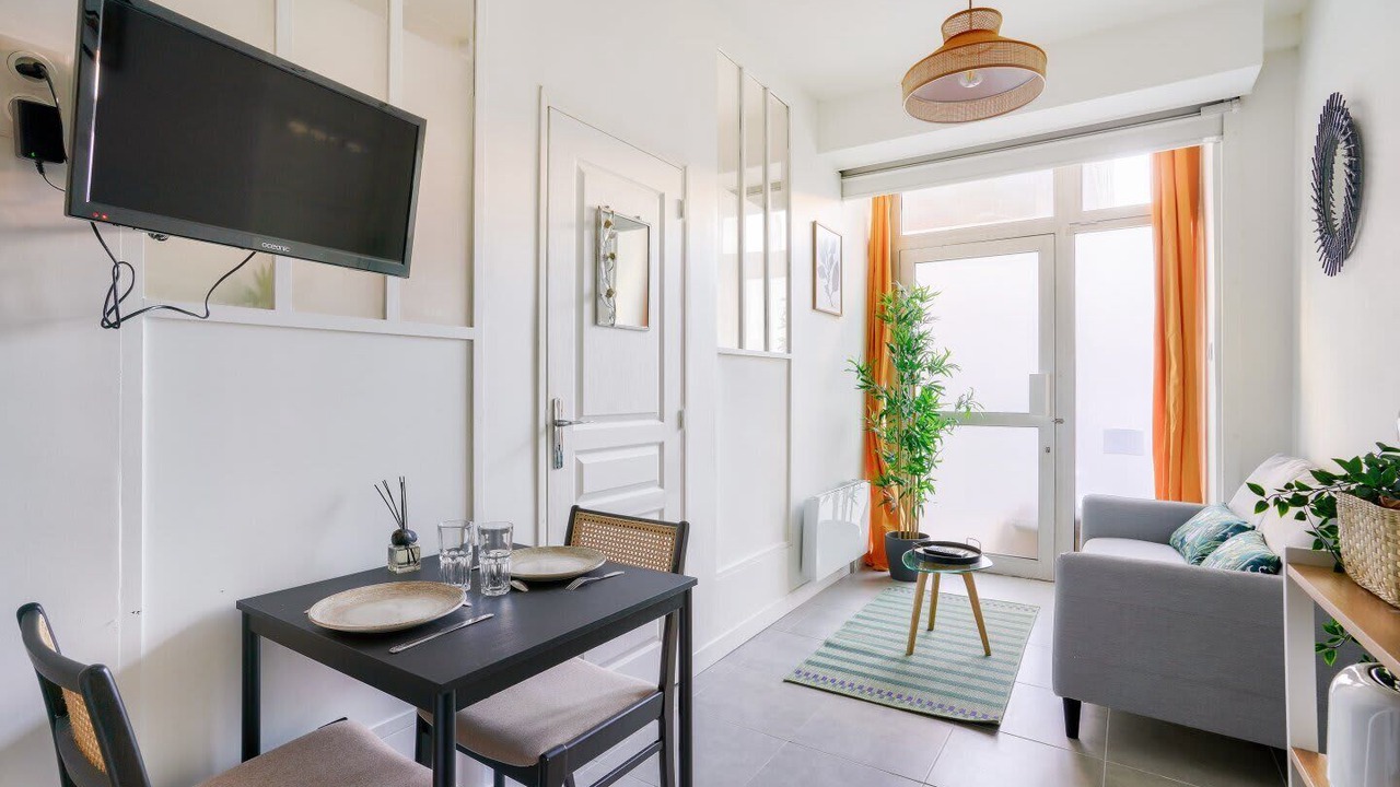 Photo of Livingroom in 15th Arrondissement