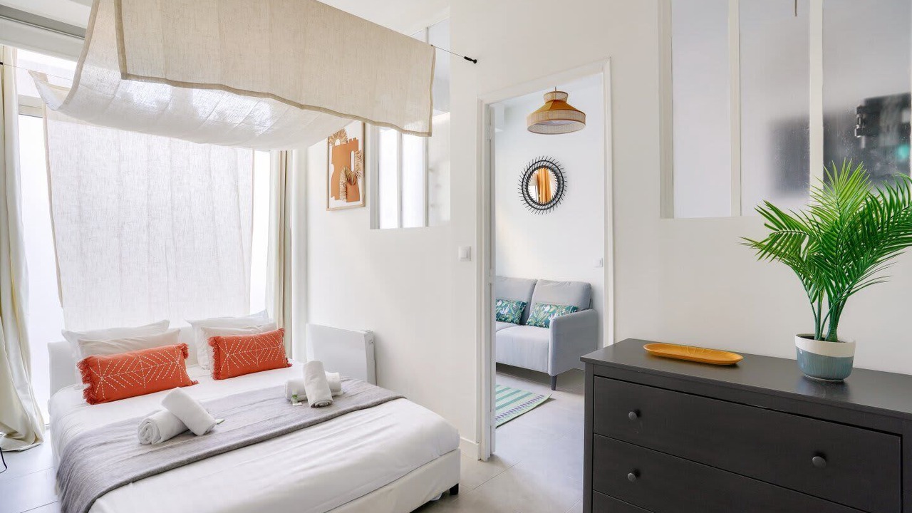 Photo of Bedroom in 15th Arrondissement