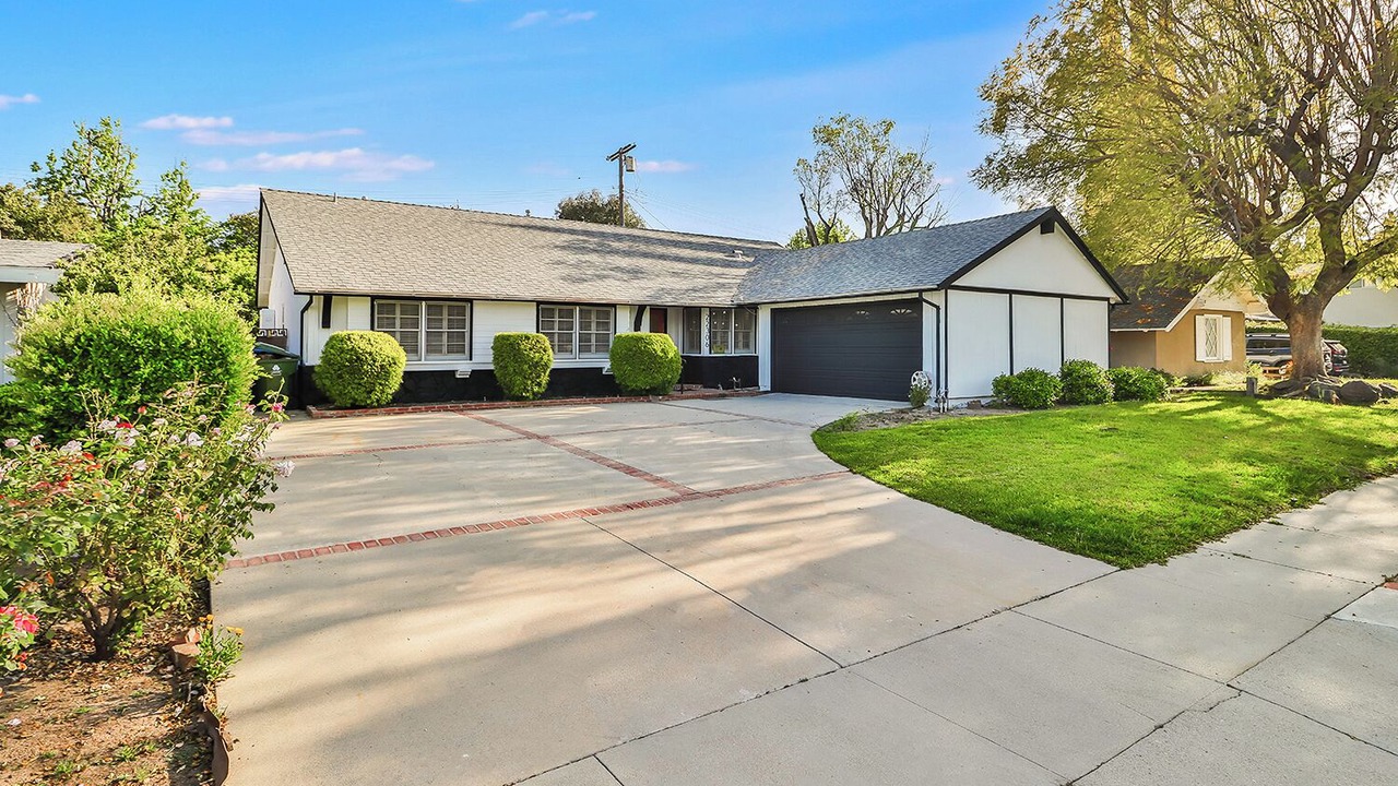 Photo of Outdoor in Canoga Park