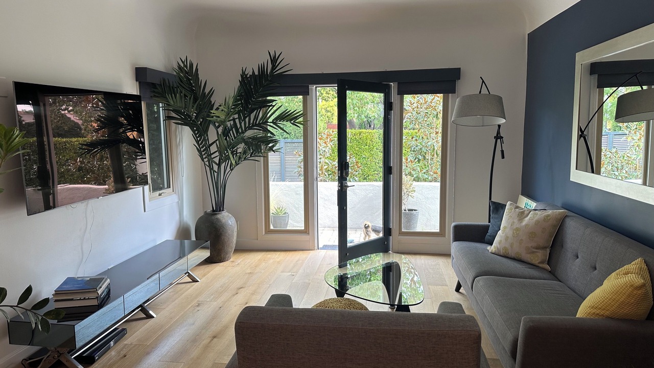 Photo of Livingroom in Beverly Grove