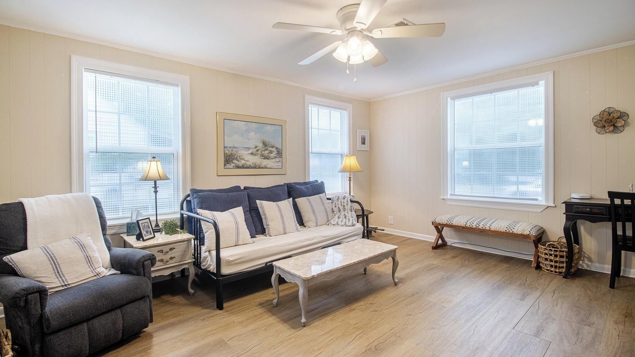 Photo of Livingroom in Biloxi