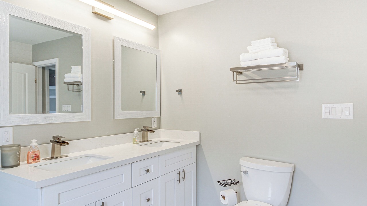 Photo of Bathroom in Shoreline Park