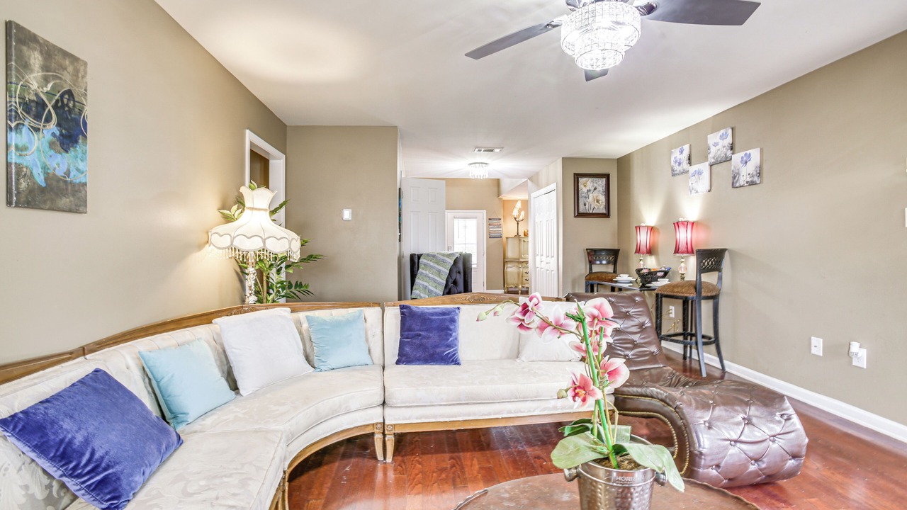 Photo of Livingroom in Denham Springs