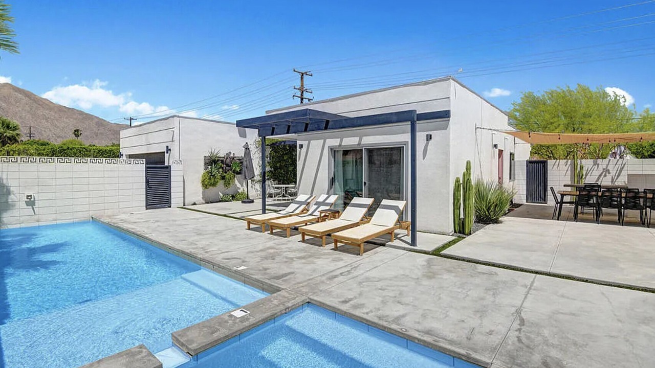 Photo of Outdoor in Racquet Club West