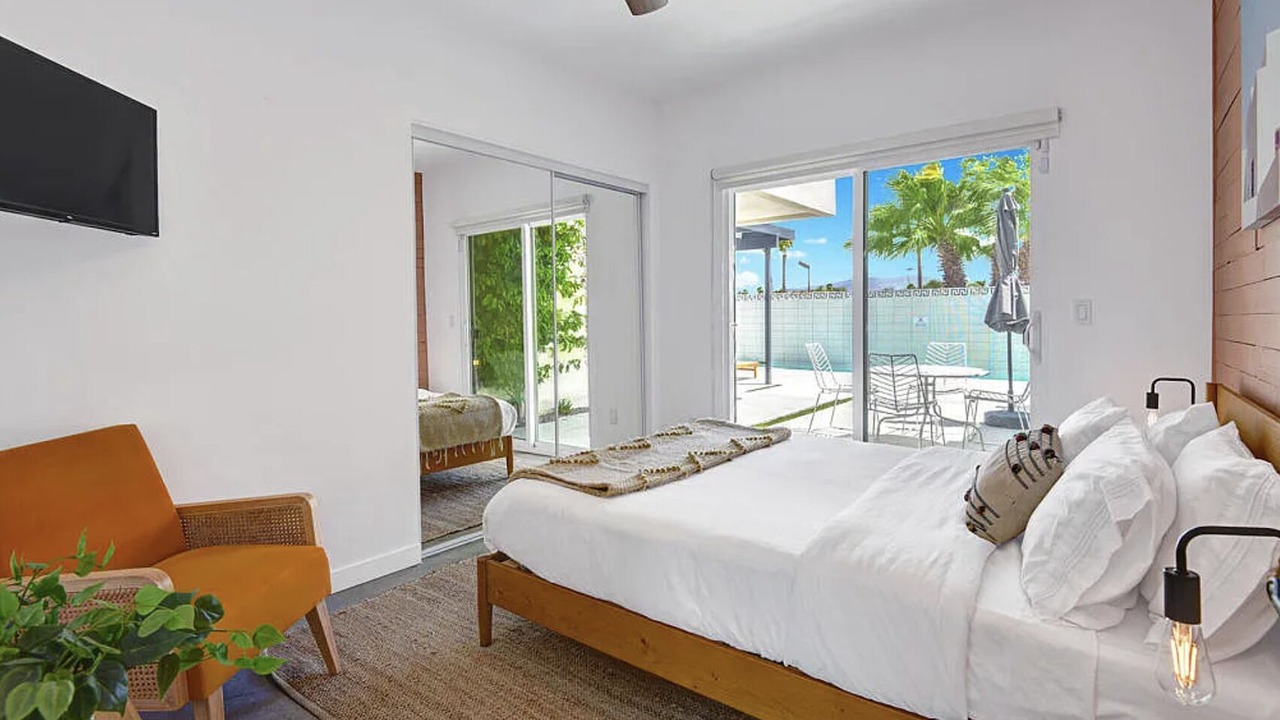 Photo of Bedroom in Racquet Club West