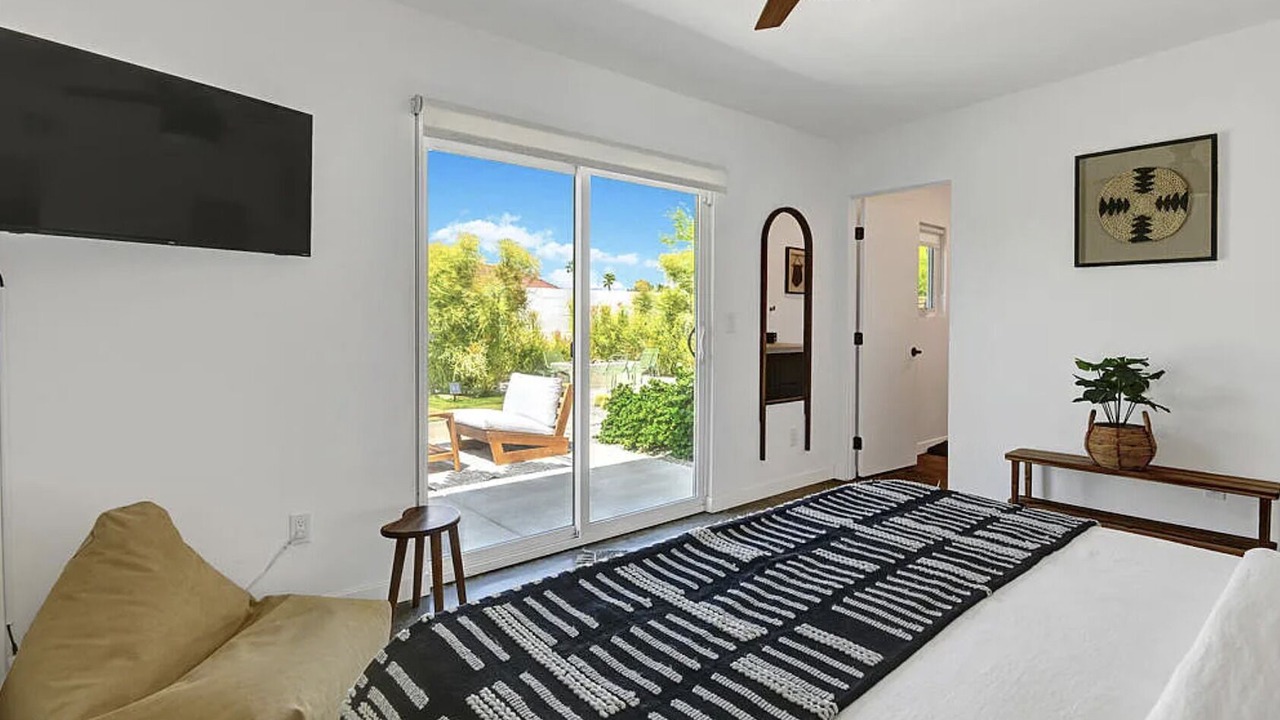 Photo of Bedroom in Racquet Club West