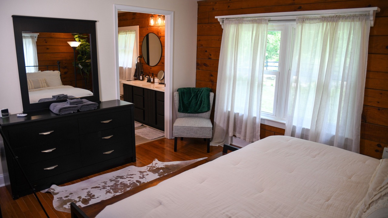Photo of Bedroom in Round Hill