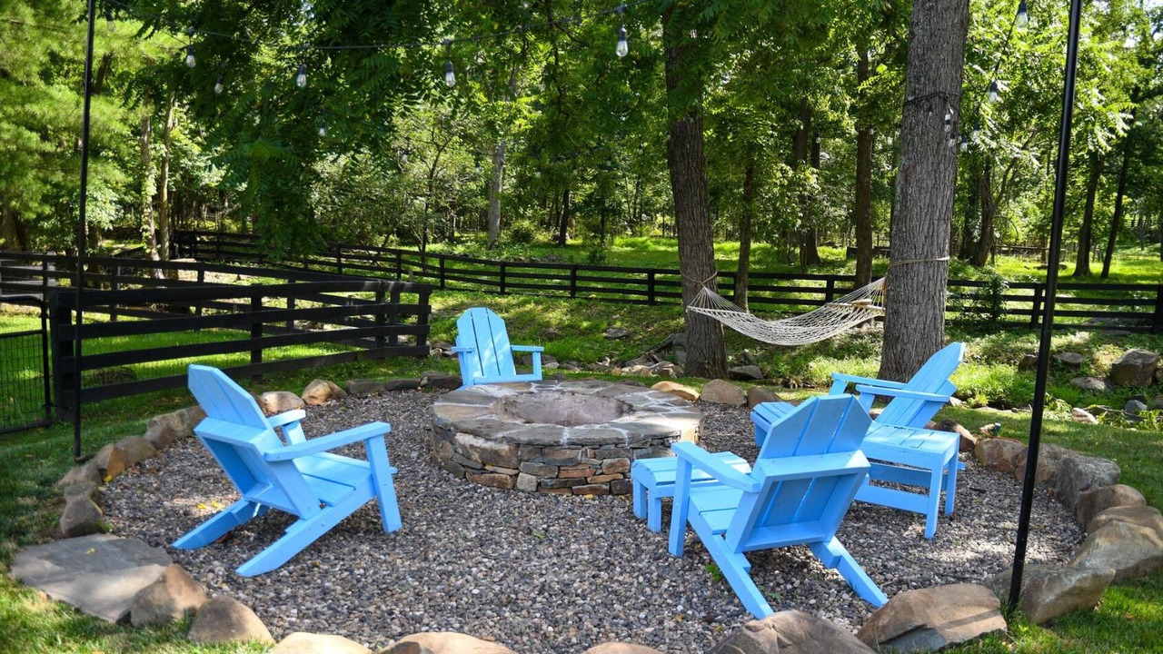 Photo of Outdoor in Round Hill